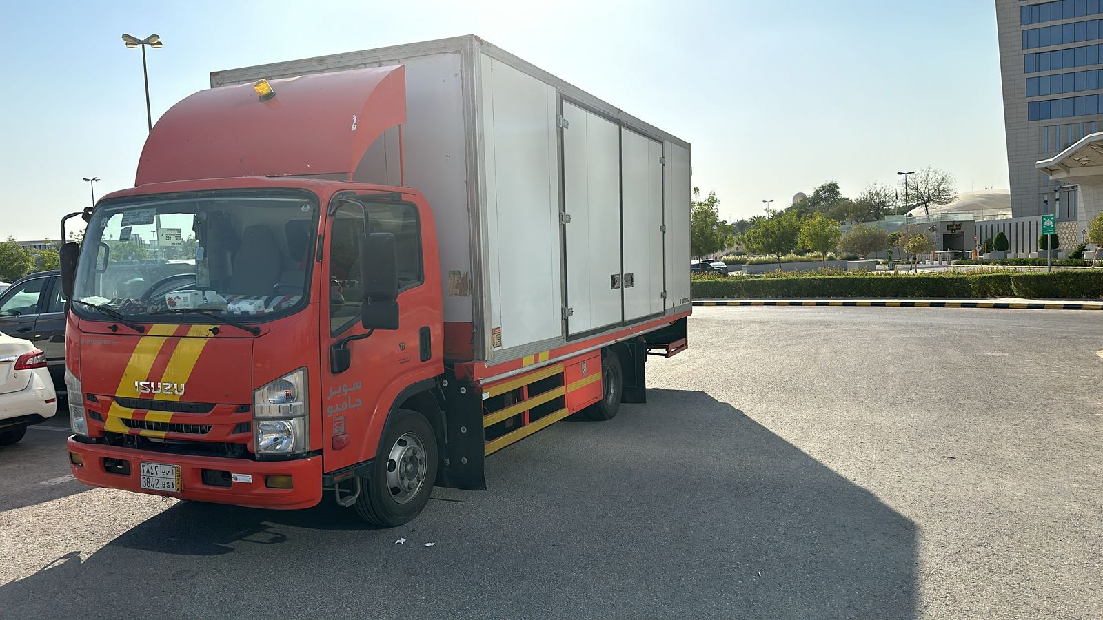 صورة 2 من مقال خدمة نقل السيارات الفاخرة من المدن الرئيسية إلى جميع أنحاء المملكة