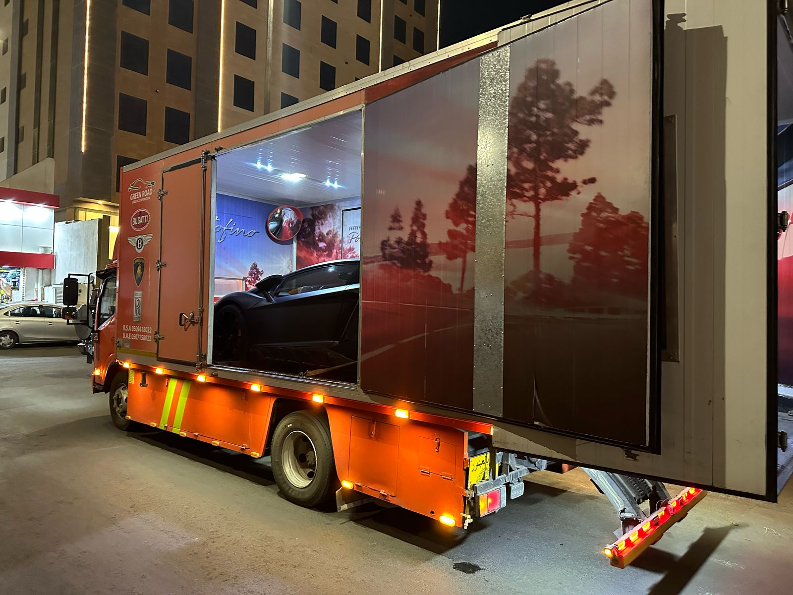 صورة 3 من مقال كيف تحافظ السطحة المغلقة على سيارات السباق والسيارات الرياضية؟