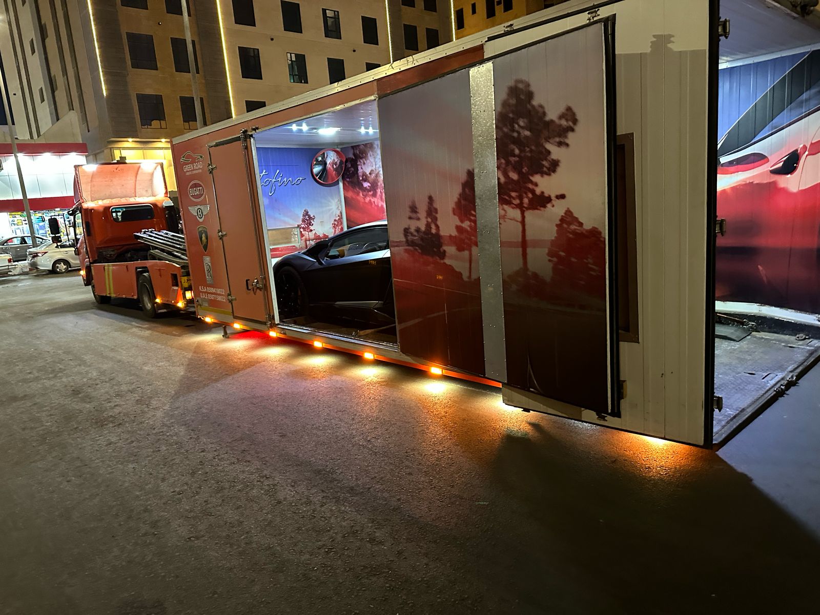 صورة 2 من مقال كيف تحافظ السطحة المغلقة على سيارات السباق والسيارات الرياضية؟